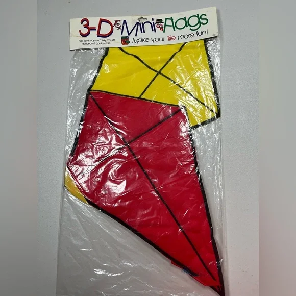 Vintage 3-D Mini Flag - kite with 3 tails. - Picture 6 of 10